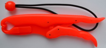 Липгрип челюстной захват для рыбы Fish Lip Grip красный светящийся 175 мм - Интернет-магазин товаров для рыбалки «Академiя Рыбалки»